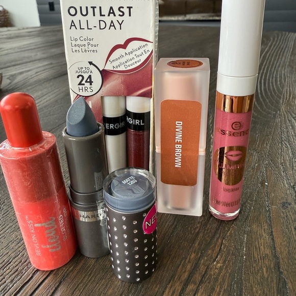New Lipstick Bundle! - Picture 1 of 7